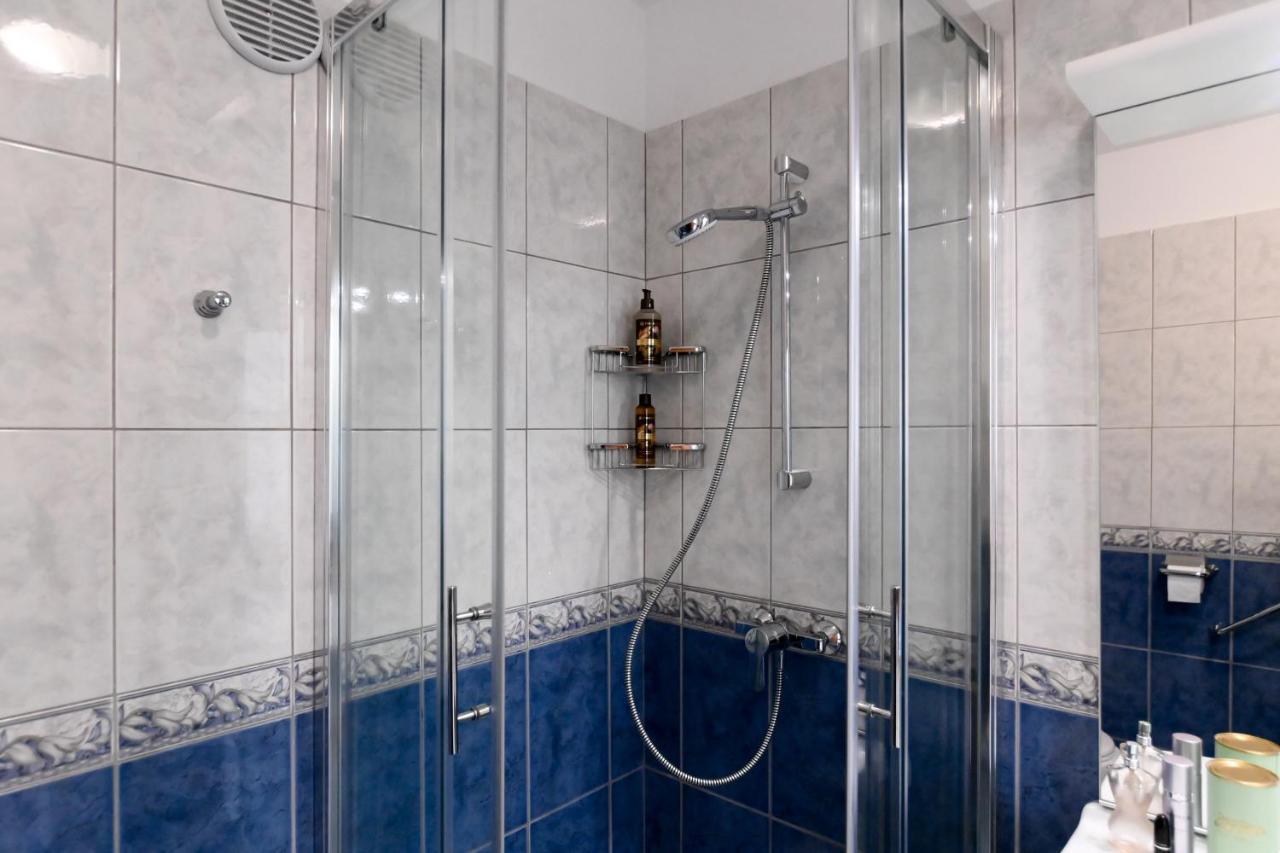 Rossy Apartament *