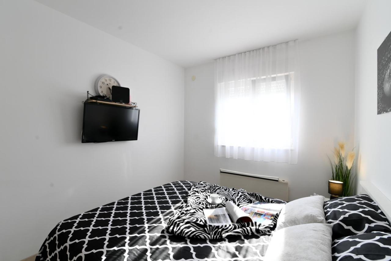 Rossy Apartament *